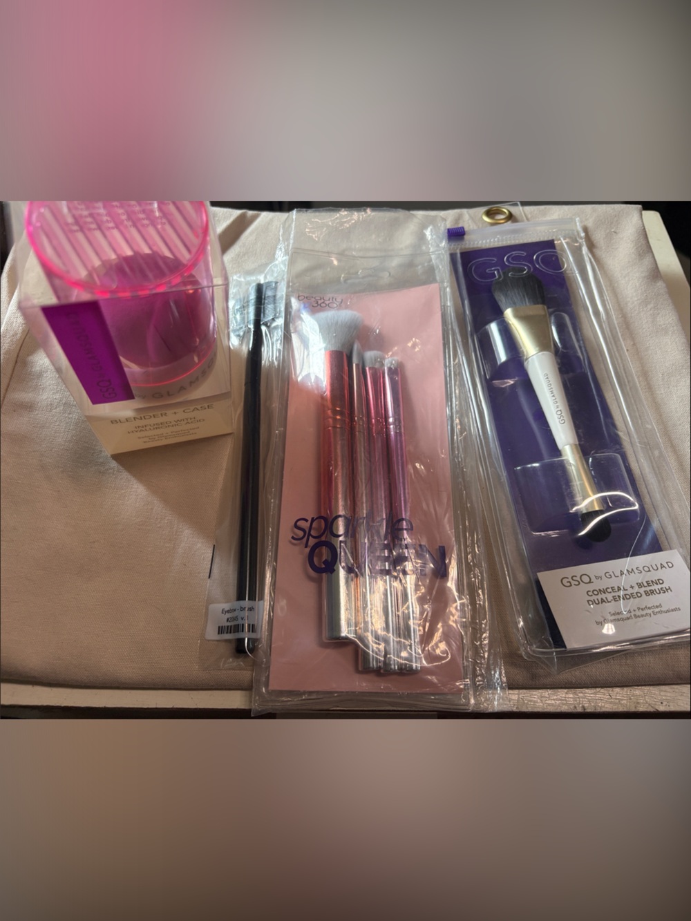 Bundle of 1 makeup brush set, beauty blender, concealer brush, eyebrow brush